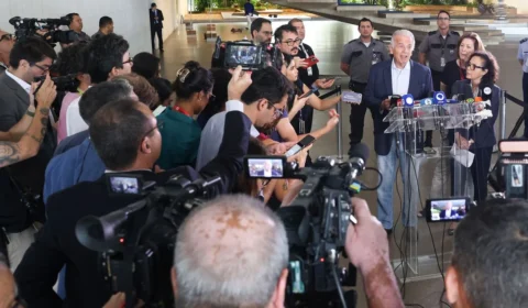 Fronteira do Brasil com a Venezuela está tranquila e aberta, diz Múcio