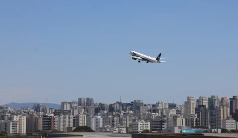 Preço médio das passagens aéreas cai 20% em novembro