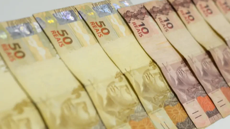 Novo salário mínimo de R$ 1.621 passa a valer nesta quinta (1º); saiba o que muda