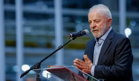 Lula vai na contramão de Bolsonaro e aposta em pressão da rua contra Congresso
