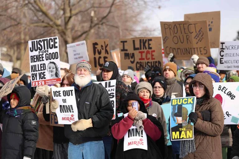 Manifestações contra o ICE após o assassinato de Renee Good, em Minneapolis. (Foto: AFP)