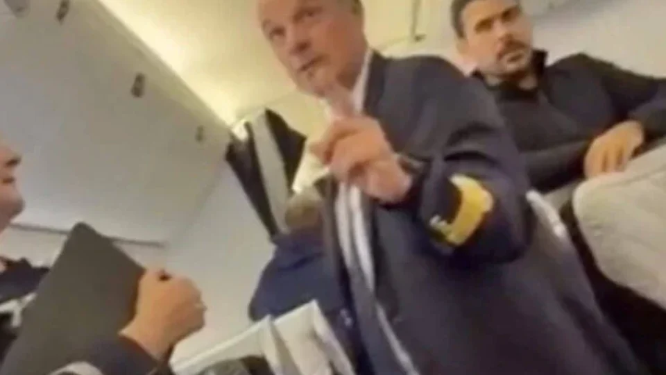Família expulsa de voo da Air France detalha confusão com tripulação em Paris