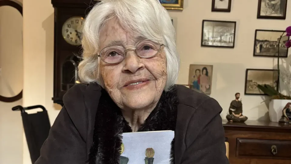 Após queda e fraturas, escritora Adélia Prado tem melhora de saúde