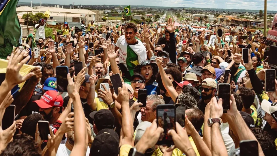 Direita avalia que ato posiciona Nikolas como cabo eleitoral de Flávio, e governo minimiza