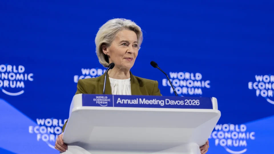 Von der Leyen critica tarifa de Trump e diz que soberania da Groenlândia é ‘inegociável’