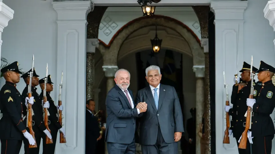 Após investida de Trump, Lula defende neutralidade do Canal do Panamá
