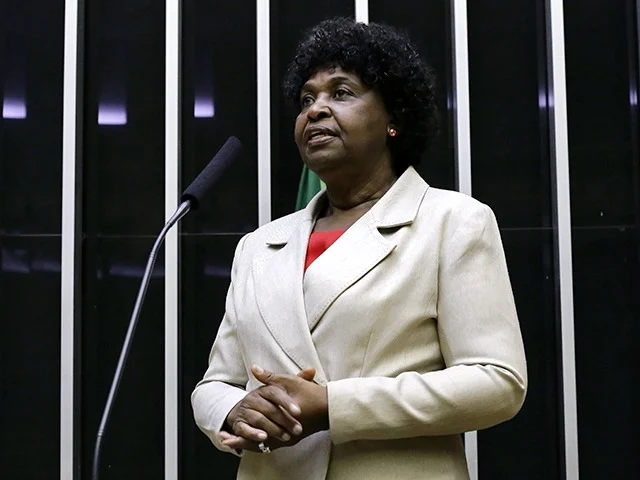 Neguinho da Beija-Flor desiste da disputa ao Senado no RJ; Benedita segue como candidata
