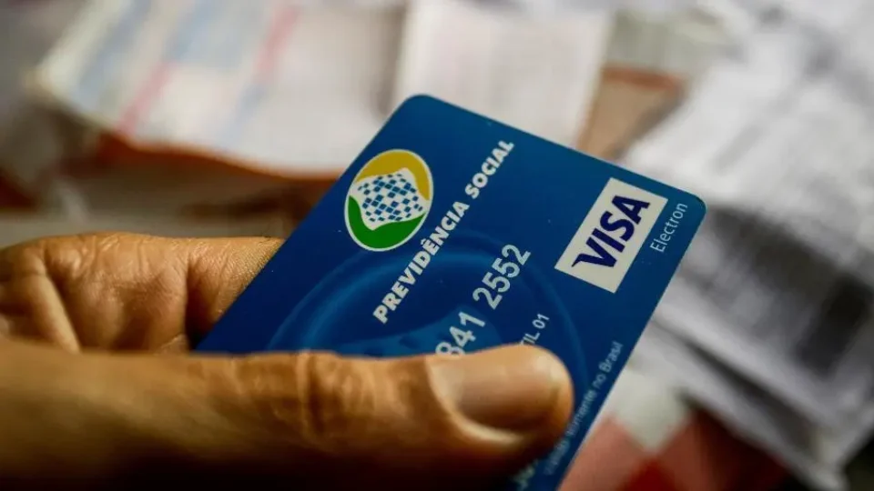 Governo antecipa pagamento do 13º salário do INSS para abril e maio; veja datas