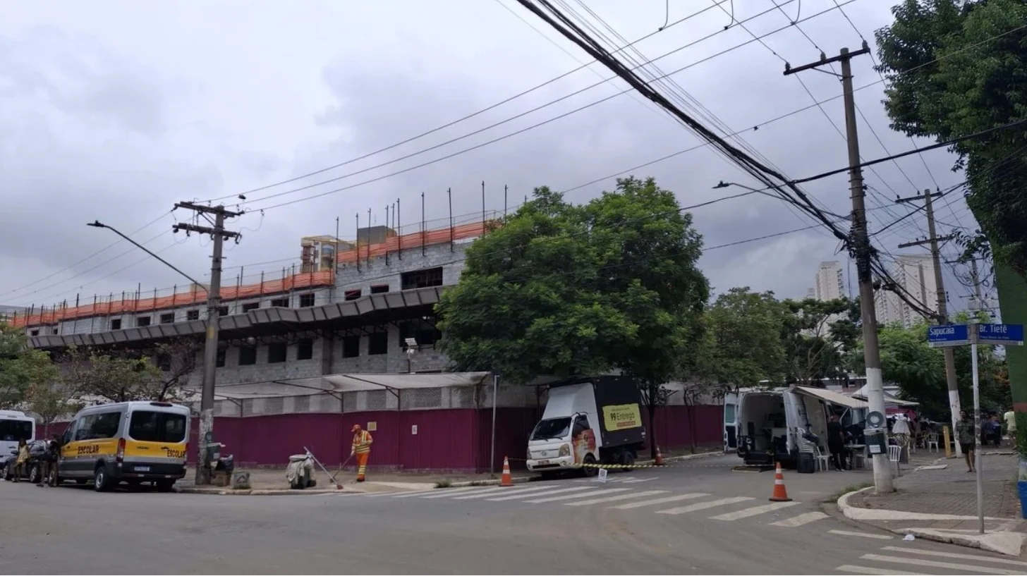 Obra em frente ao Centro Comunitário é exemplo da expansão imobiliária da região. Foto: Ludmila Pizarro / Agência Pública