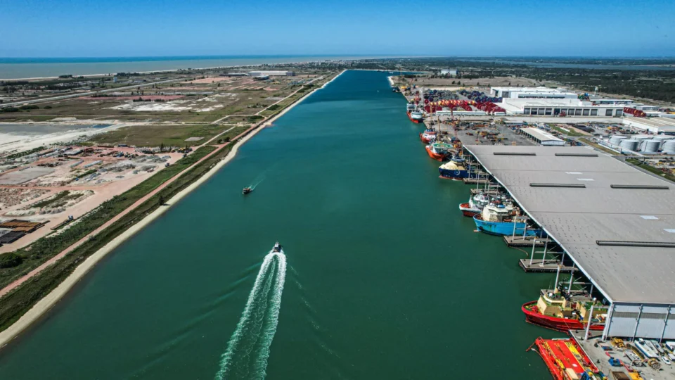 Aquífero abastece megaempreendimento enquanto entorno sofre com falta d’água no RJ