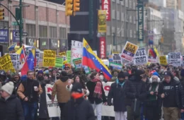 Cidades dos EUA têm manifestações contra a intervenção militar de Trump na Venezuela