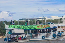 Barqueata marca sétimo dia de protesto indígena contra dragagem em rio no Pará