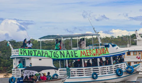 Barqueata marca sétimo dia de protesto indígena contra dragagem em rio no Pará