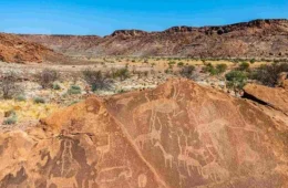 Arábia Saudita descobre sítios de pinturas rupestres milenares na região montanhosa de Soudah