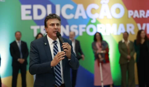 Camilo Santana confirma saída do MEC e aguarda aval de Lula para deixar a pasta
