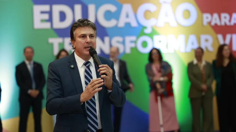 Camilo Santana confirma saída do MEC e aguarda aval de Lula para deixar a pasta