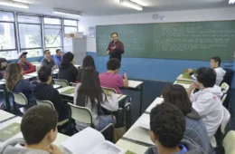 Piso do magistério tem reajuste de 5,4% e vai a R$ 5,1 mil em 2026