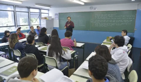 Piso do magistério tem reajuste de 5,4% e vai a R$ 5,1 mil em 2026
