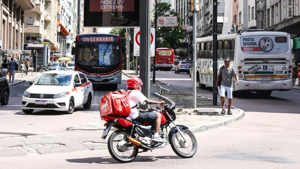 Ondas de calor levam trabalhadores ao limite e entram na agenda sindical