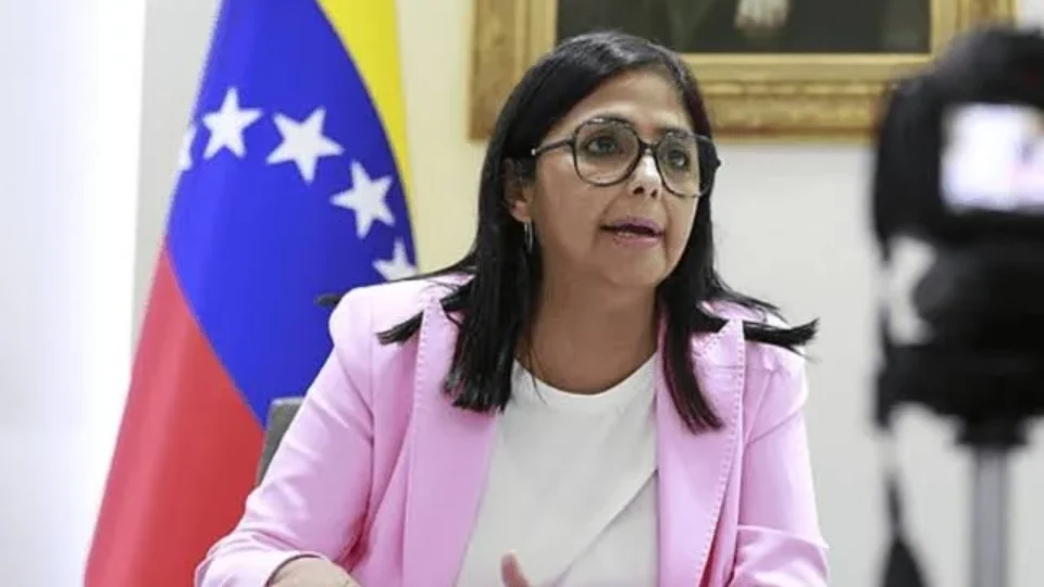 Forças Armadas da Venezuela reconhecem Delcy Rodríguez como presidente interina