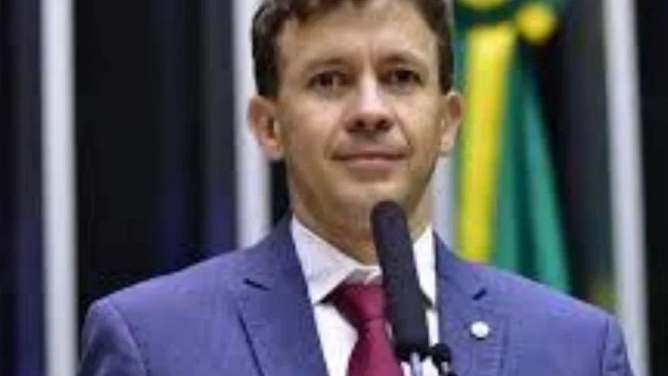 Deputado Eduardo Velloso é alvo da PF em operação para apurar desvio de emendas
