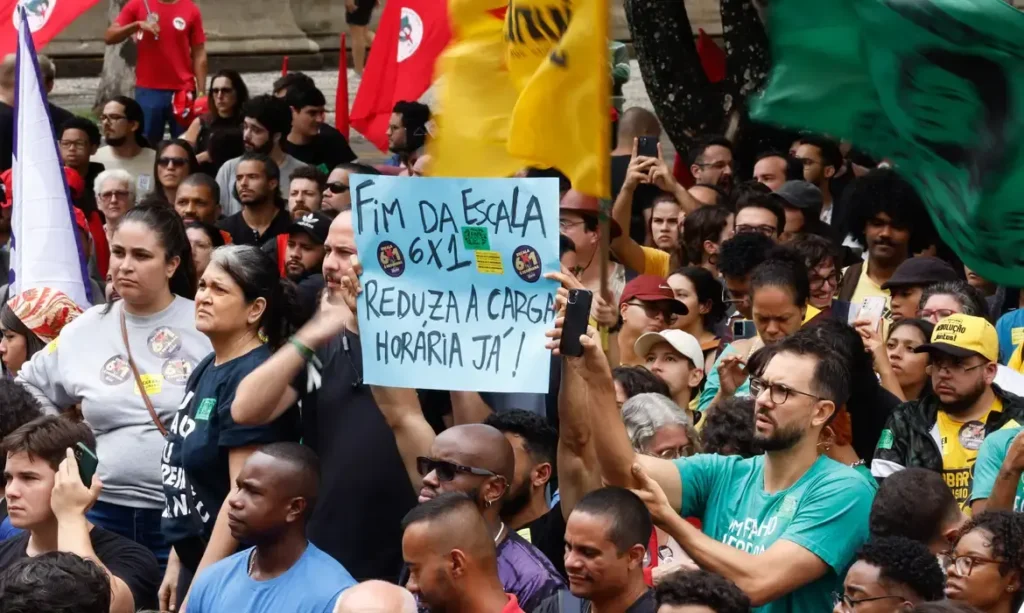 escala 6x1 Discussão sobre escala 6×1 no Brasil faz parte do debate sobre a precarização do trabalho agravado pelo neoliberalismo. Crédito: Tânia Rêgo/Agência Brasil