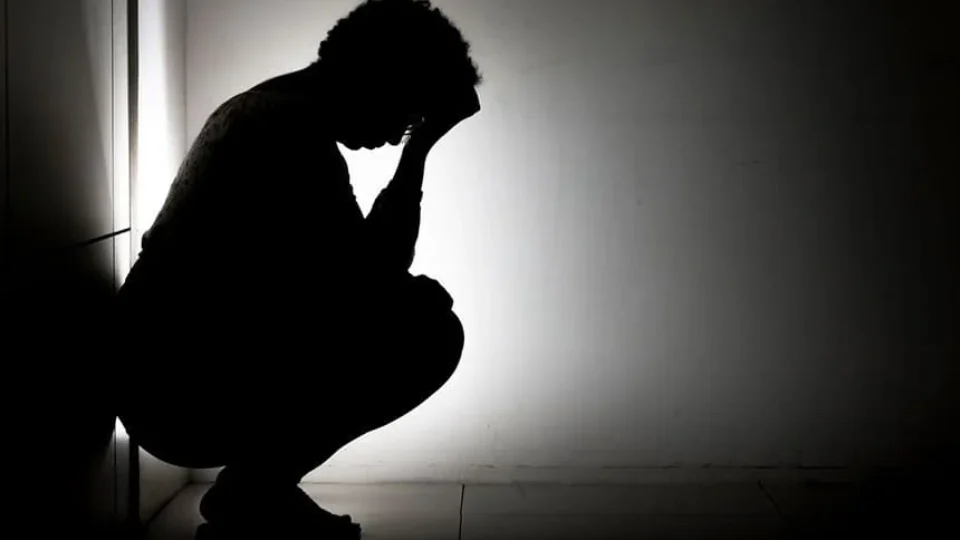 Neoliberalismo: como ele molda o trabalho, a vida e até o sofrimento psíquico