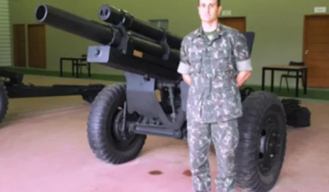 Exército abre processo e persegue coronel por livro com denúncias contra generais