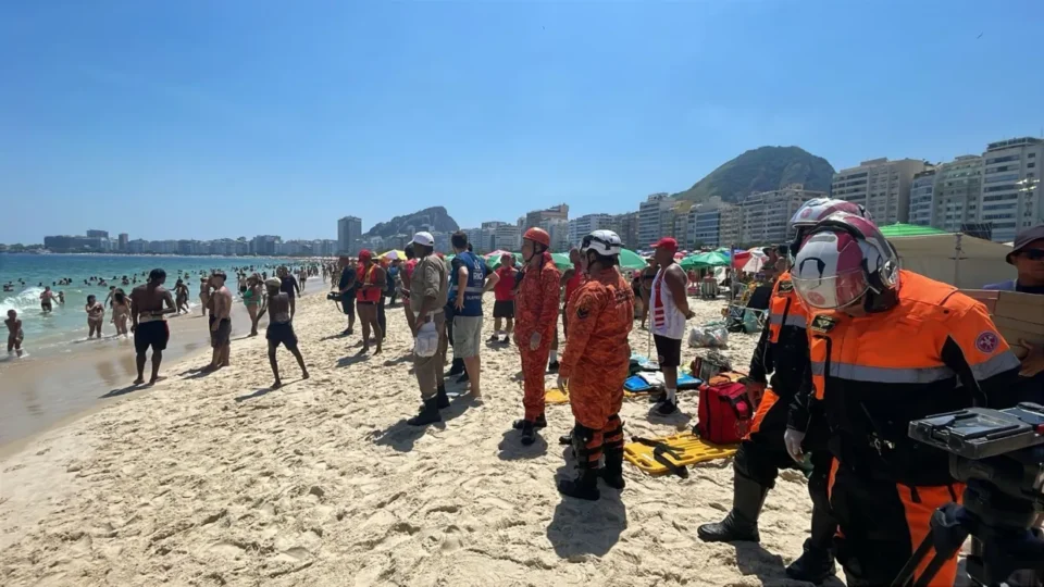 Bombeiros fazem 1.167 resgates em praias da zona sul do Rio no Réveillon