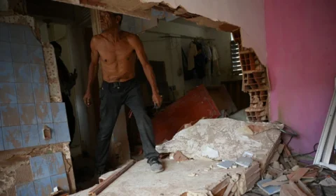 ‘Não aguentou a dor’: parentes choram por mulher morta em ataques na Venezuela