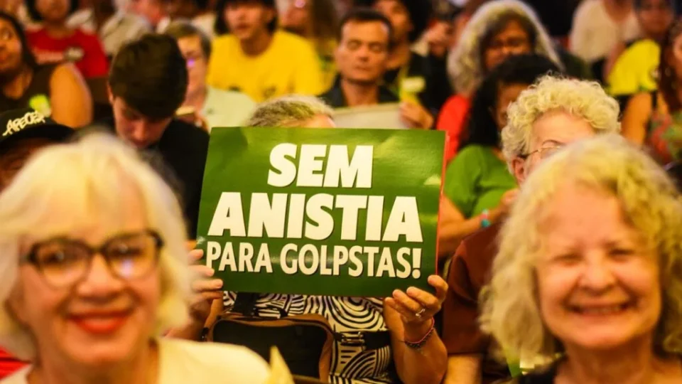 Ato contra PL da Dosimetria tem confusão com bolsonaristas e agressões em SP