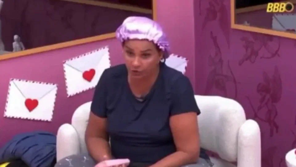 No BBB, atriz espalha fake news sobre Bolsa Família em rede nacional