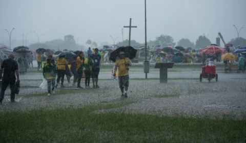 Quatro vítimas de raio em ato de Nikolas Ferreira continuam internadas