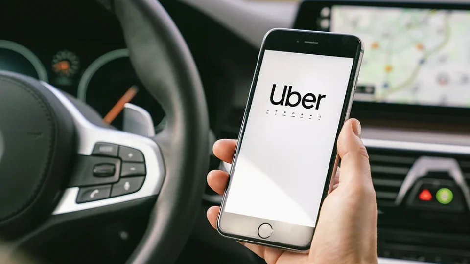Uber adota novos critérios e anuncia quais carros não são mais aceitos em 2026