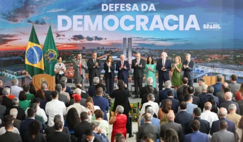 Lula veta redução de penas do 8/1 que beneficiaria Bolsonaro