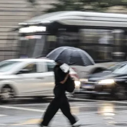 Frente fria mantém instabilidade e provoca chuva em grande parte do país; veja a previsão