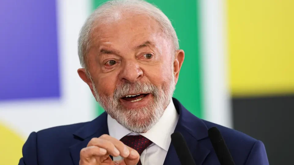 Lula diz que PEC da Segurança combate crime, agradece aprovação e pede análise do Senado