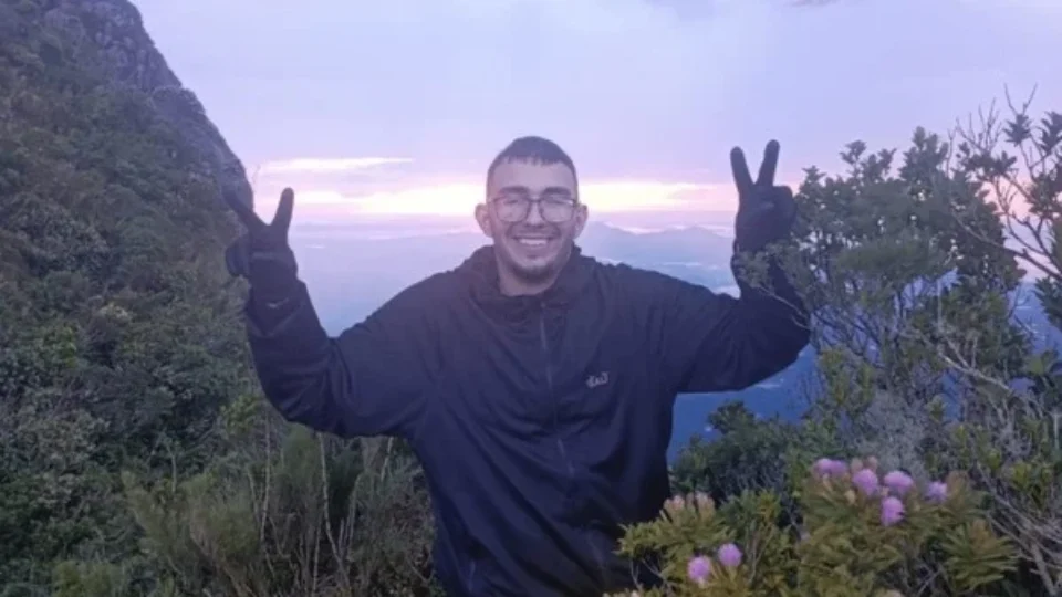 Jovem é encontrado com vida no pico Paraná após quase 5 dias de buscas