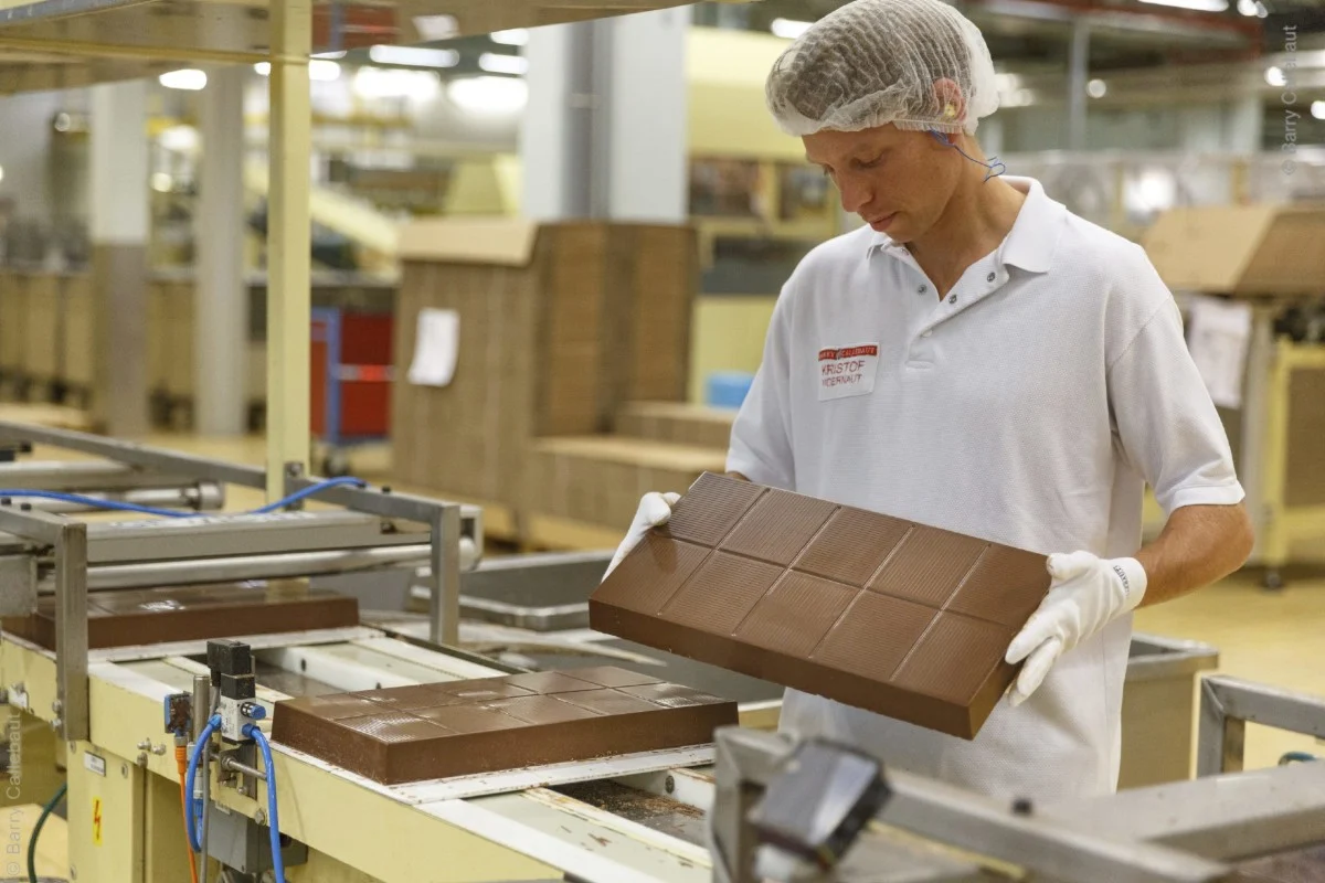 Gigante suíça do chocolate lucrou com trabalho infantil no Brasil, diz Justiça