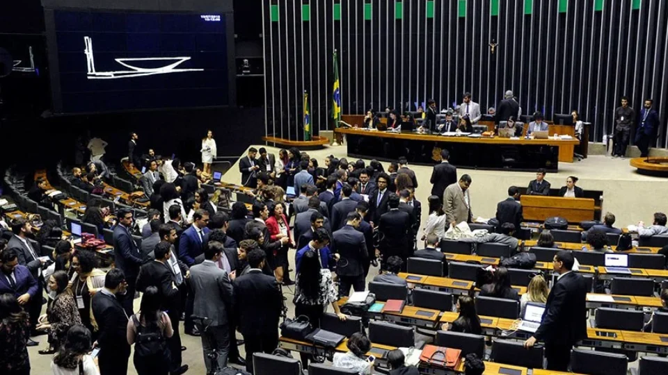Bancada do PT vai avaliar adesão à CPI do Banco Master na próxima terça (2)