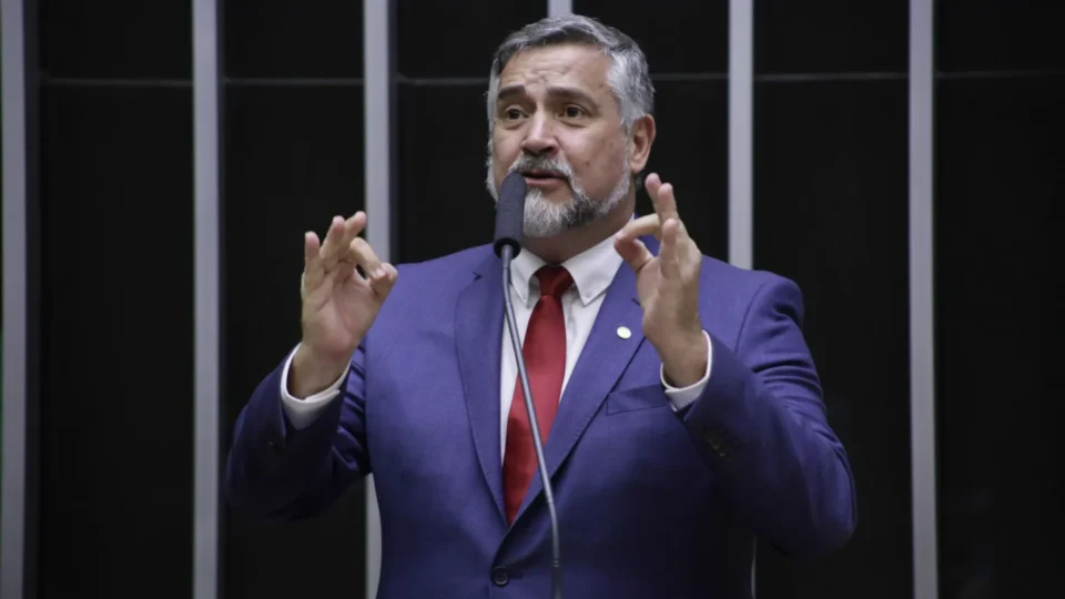 Deputado propõe lei para acabar com pensões de militares criminosos