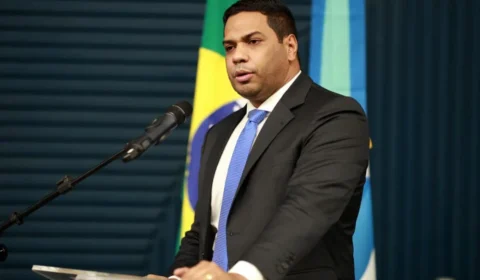 Senador aciona PGR por atuação de ministro do TCU no caso do Banco Master