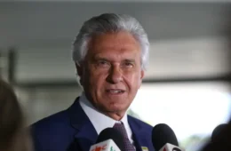 Escolha do PSD por Caiado para Presidência gera críticas de Leite e apoio de Ratinho