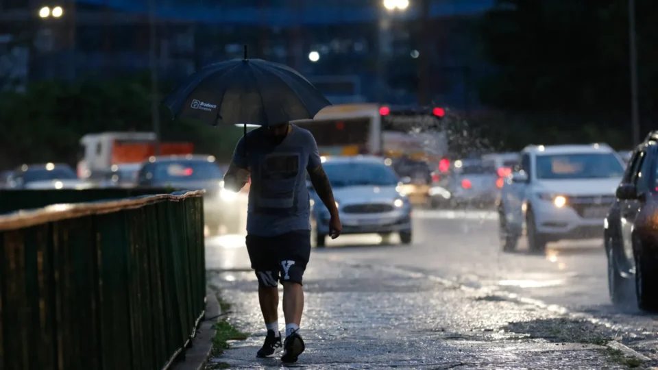 Nova frente fria provoca chuvas no Centro-Sul do país; veja a previsão