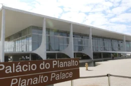 Governo fixa em R$ 5,1 mil novo piso nacional do magistério