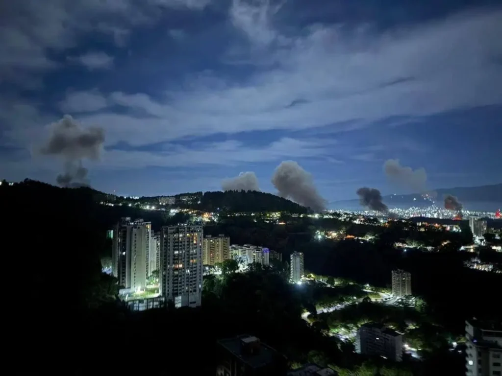 Miliares dos EUA bombardeiam Caracas, na Venezuela. Reprodução das redes