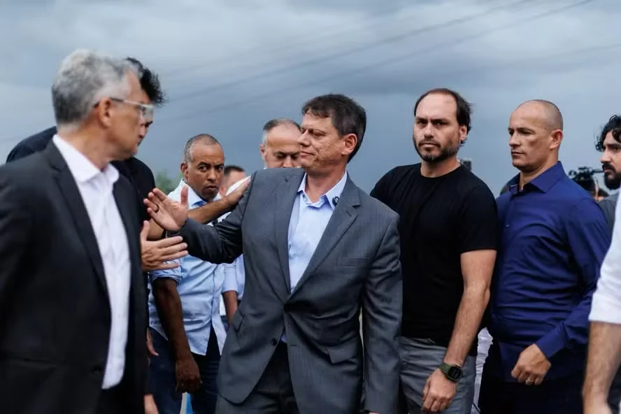Tarcísio após visita a Bolsonaro — Foto: Brenno Carvalho