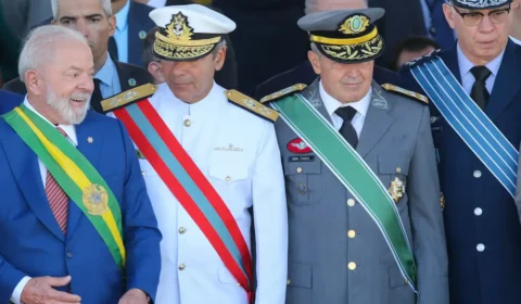 Governo redefine Câmara de Defesa e retira voto dos comandantes militares