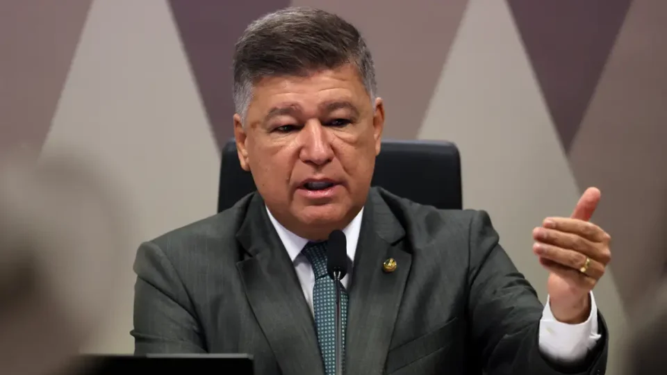 Senador recorre ao STF para obrigar depoimento de Vorcaro na CPMI do INSS