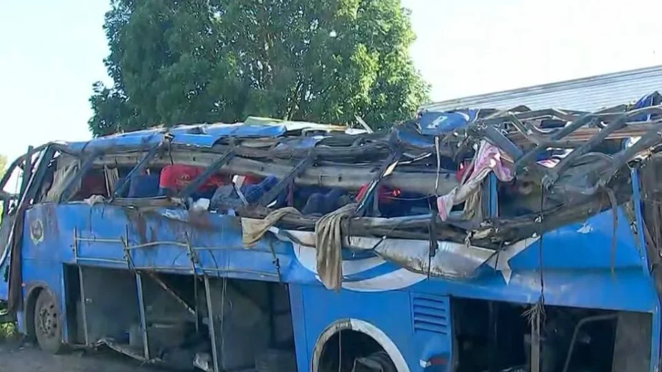 Acidente com ônibus de trabalhadores rurais deixa 6 mortos em rodovia de SP